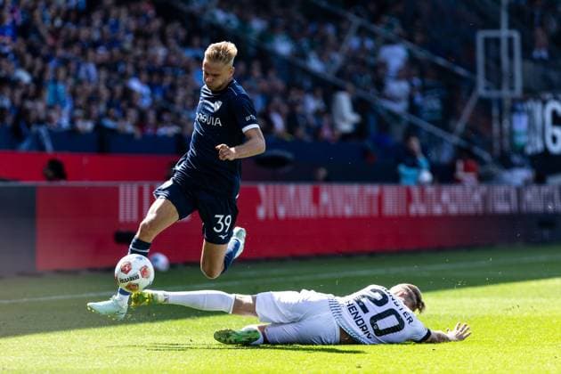2 Soccer Bundesliga VfL Bochum SC Preußen Münster 30 08 2025 Leandro Morgalla VfL Bochum, 39 , Jorrit Hendrix SC Preußen Münster, 20 2 Soccer Bundesliga VfL Bochum SC Preußen Münster Vonovia Ruhrstadion, Bochum 30 08 2025 DFL regulations prohibit any use of photographs as image sequences and or quasi video Copyright: xBEAUTIFULxSPORTS Buriakovx