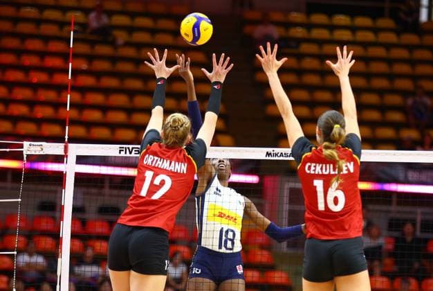 (250830) -- BANGKOK, Aug. 30, 2025 -- Paola Ogechi Egonu (C) of Italy spikes the ball during the round of 16 match between Italy and Germany at the Volleyball Women s World Championship, WM, Weltmeisterschaft in Bangkok, Thailand, Aug. 30, 2025. ) (SP)THAILAND-BANGKOK-VOLLEYBALL-WOMEN S WORLD CHAMPIONSHIP-ITALY VS GERMANY SunxWeitong 