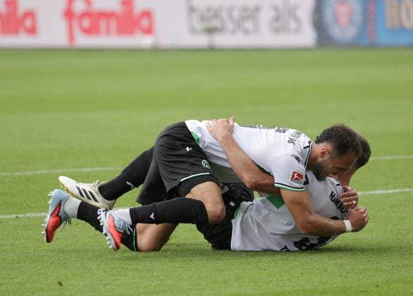 Joy at Virgil Ghita Hannover 96 andBoris Tomiak Hannover 96 after the victory Football, Men, Season 2025 2026, 2 BL, Holstein Stadion, Holstein Kiel vs Hannover 96, 1 2 DFL REGULATIONS PROHIBIT ANY USE OF PHOTOGRAPHS AS IMAGE SEQUENCES AND OR QUASI VIDEO