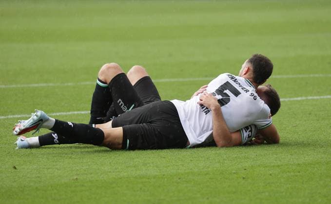 Joy at Virgil Ghita Hannover 96 andBoris Tomiak Hannover 96 after the victory Football, Men, Season 2025 2026, 2 BL, Holstein Stadion, Holstein Kiel vs Hannover 96, 1 2 DFL REGULATIONS PROHIBIT ANY USE OF PHOTOGRAPHS AS IMAGE SEQUENCES AND OR QUASI VIDEO