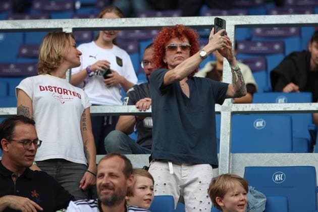 Among the spectators Lucy Diakovska, GER, FC Bayern Muenchen vs VfL Wolfsburg, Google Pixel Womens Supercup, Final, 2025 2026, 30 08 2025, DFL REGULATIONS PROHIBIT ANY USE OF PHOTOGRAPHS AS IMAGE SEQUENCES AND OR QUASI VIDEO, GER, FC Bayern Muenchen vs VfL Wolfsburg, Google Pixel Womens Supercup, Final, 2025 2026, 30 08 2025 Karlsruhe Copyright: xEibner-Pressefoto JanxPrihodax EP_JPA