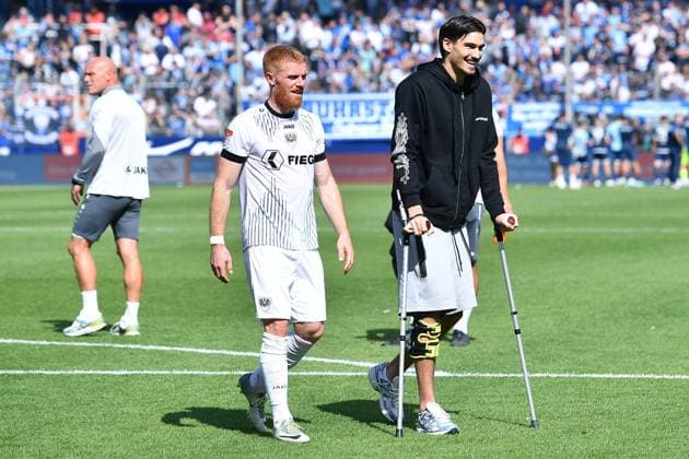 Soccer 2 Bundesliga 4 Matchday VfL Bochum SC Preußen Münster on 30 08 2025 at Vonovia Ruhrstadion in Bochum Mikkel Kirkeskov Andersen Münster , left Antonio Tikvic Münster on crutches, right DFL regulations prohibit any use of photographs as image sequences and or quasi video xRx