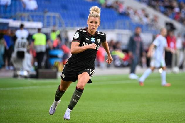 Soccer I Women I Season 2025 2026 I Supercup I FC Bayern Munich VfL Wolfsburg I 30 08 2025 Linda Dallmann 10, FC Bayern Munich Crop, close-up, portrait, portrait, single photo, single image, body Karlsruhe BBBank Wildpark Baden Württemberg Germany Copyright: xLobeca InesxHähnelx