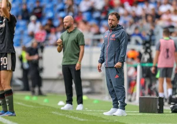 DEU, Karlsruhe, Bayern München vs VfL Wolfsburg, Google Pixel Supercup der Frauen, DFB, BBBank Wildpark, Finale, im Bild f l n r Stephan Lerch Trainer VfL Wolfsburg , Josà Barcala Trainer Bayern München DFB DFL REGULATIONS PROHIBIT ANY USE OF PHOTOGRAPHS AS IMAGE SEQUENCES AND OR QUASI VIDEO, 30 08 2025, Copyright: HMBxMedia HendrikxHamelau