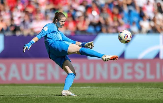 DEU, Karlsruhe, Bayern München vs VfL Wolfsburg, Google Pixel Supercup der Frauen, DFB, BBBank Wildpark, Finale, im Bild Stina Johannes VfL Wolfsburg 1 DFB DFL REGULATIONS PROHIBIT ANY USE OF PHOTOGRAPHS AS IMAGE SEQUENCES AND OR QUASI VIDEO, 30 08 2025, Copyright: HMBxMedia HendrikxHamelau
