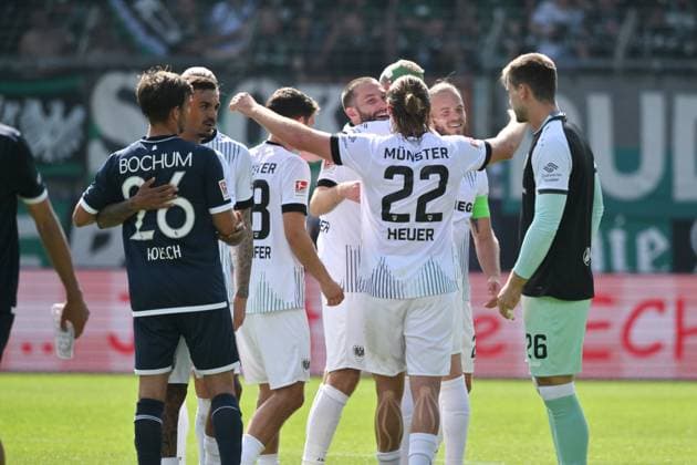 Münster players celebrate victory 30 08 2025, Football 2 Bundesliga, Season 2025 2026, Matchday 4, VfL Bochum Preußen Münster DFL regulations prohibit any use of photographs as image sequences and or quasi video Bochum Vonovia Ruhrstadion Nordrhein Westfalen Germany Team2