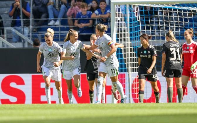 DEU, Karlsruhe, Bayern München vs VfL Wolfsburg, Google Pixel Supercup der Frauen, DFB, BBBank Wildpark, Finale, im Bild Vivien Endemann VfL Wolfsburg 25 erzielt das Tor zum 2 1 DFB DFL REGULATIONS PROHIBIT ANY USE OF PHOTOGRAPHS AS IMAGE SEQUENCES AND OR QUASI VIDEO, 30 08 2025, Copyright: HMBxMedia HendrikxHamelau