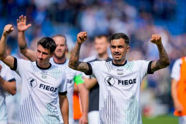 the players of Preußen Münster celebrate after winning during the 2 Bundesliga match between VfL Bochum and Preußen Münster, Vonovia Ruhrstadion on August 30, 2025 in Bochum, Germany Photo by Alex Gottschalk DeFodi Images the players of Preußen Münster celebrate after winning during the 2 Bundesliga match between VfL Bochum and Preußen Münster at Vonovia Ruhrstadion on August 30, 2025 in Bochum, Germany Photo by Alex Gottschalk DeFodi Images DFB DFL REGULATIONS PROHIBIT ANY USE OF PHOTOGRAPHS AS IMAGE SEQUENCES AND OR QUASI VIDEO Photo by Alex Gottschalk DeFodi Images DFB DFL REGULATIONS PROHIBIT ANY USE OF PHOTOGRAPHS AS IMAGE SEQUENCES AND OR QUASI VIDEO