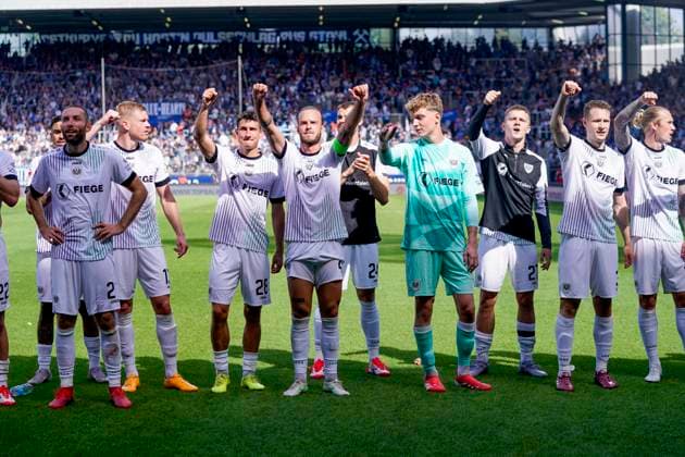 the players of Preußen Münster celebrate after winning during the 2 Bundesliga match between VfL Bochum and Preußen Münster, Vonovia Ruhrstadion on August 30, 2025 in Bochum, Germany Photo by Alex Gottschalk DeFodi Images the players of Preußen Münster celebrate after winning during the 2 Bundesliga match between VfL Bochum and Preußen Münster at Vonovia Ruhrstadion on August 30, 2025 in Bochum, Germany Photo by Alex Gottschalk DeFodi Images DFB DFL REGULATIONS PROHIBIT ANY USE OF PHOTOGRAPHS AS IMAGE SEQUENCES AND OR QUASI VIDEO Photo by Alex Gottschalk DeFodi Images DFB DFL REGULATIONS PROHIBIT ANY USE OF PHOTOGRAPHS AS IMAGE SEQUENCES AND OR QUASI VIDEO