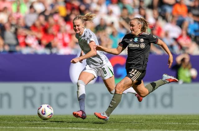 DEU, Karlsruhe, Bayern München vs VfL Wolfsburg, Google Pixel Supercup der Frauen, DFB, BBBank Wildpark, Finale, im Bild f l n r Janina Minge VfL Wolfsburg 6 , Georgia Stanway Bayern München 31 DFB DFL REGULATIONS PROHIBIT ANY USE OF PHOTOGRAPHS AS IMAGE SEQUENCES AND OR QUASI VIDEO, 30 08 2025, Copyright: HMBxMedia HendrikxHamelau