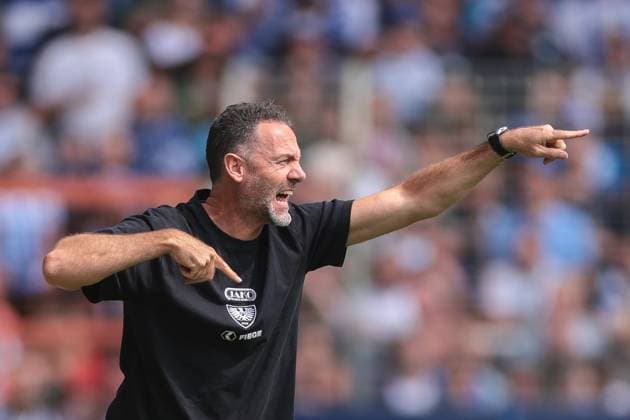 30 08 2025, 2 Bundesliga, Matchday 4, VfL Bochum 1848 Preußen Münster, Coach Alexander Ende Preußen Münster gives instructions, Bochum Vonovia Ruhrstadion NRW Germany xRHR PHOTO DEx Copyright: DennisxEwert RHR-FOTOx RHR-FOTO DE