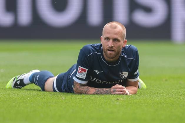 30 08 2025, 2 Bundesliga, Matchday 4, VfL Bochum 1848 Preußen Münster, Philipp Hofmann VfL Bochum 1848 lies disappointed on the pitch, Bochum Vonovia Ruhrstadion NRW Germany xRHR PHOTO DEx Copyright: DennisxEwert RHR-FOTOx RHR-FOTO DE