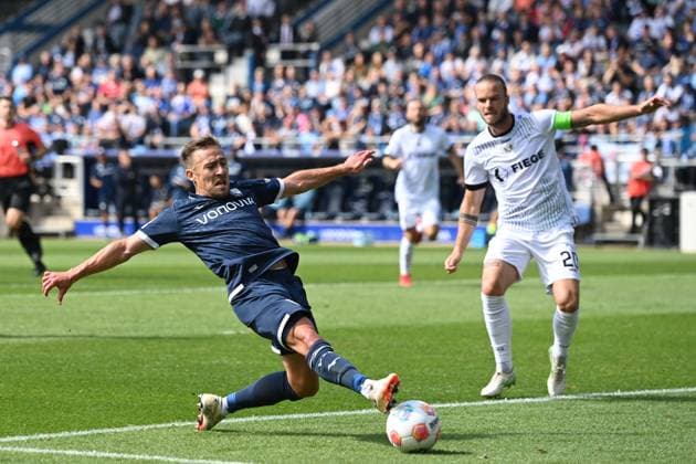 Felix PASSLACK BO vs Jorrit HENDRIX MS action, duel, Soccer 2 Bundesliga, 4 Spieltag, matchday 4, VfL Bochum BO SC Preussen Muenster MS 1 2 am 30 08 2025, Vonovia Ruhrstadion Bochum Germany DFL regulations prohibit any use of photographs as image sequences and or quasi video Â