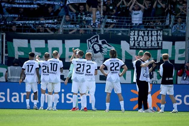 SC Preussen Muenster Jubel, jubeln, Freude, cheers, Schlussjubel, Fussball 2 Bundesliga, 4 Spieltag, matchday 4, VfL Bochum BO SC Preussen Muenster MS 1 2 am 30 08 2025, Vonovia Ruhrstadion Bochum Deutschland DFL regulations prohibit any use of photographs as image sequences and or quasi video Â