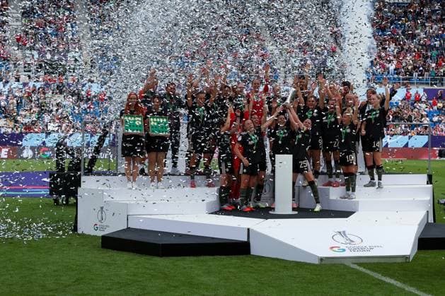 FC Bayern Muenchen women celebrate winning the Supercup, FC Bayern Muenchen women vs VfL Wolfsburg women, DFL, Bundesliga, Saison 2025 2026, BBBank Wildpark, Google Pixel Supercup der Frauen, 30 08 2025 DFB regulations prohibit any use of photographs as image sequences and or quasi video Karlsruhe Baden Wuerttemberg Germany Copyright: xkolbert-press MartinxAgüerax