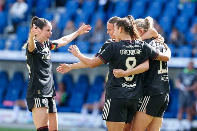 Team FC Bayern Muenchen Frauen celebrating after the 3 1 goal by Lea Schueller 11 FC Bayern Muenchen Frauen , FC Bayern Muenchen Frauen vs VfL Wolfsburg Frauen, DFL, Bundesliga, Saison 2025 2026, BBBank Wildpark, Google Pixel Supercup der Frauen, 30 08 2025 DFB regulations prohibit any use of photographs as image sequences and or quasi video Karlsruhe Baden Wuerttemberg Germany Copyright: xkolbert-press MartinxAgüerax