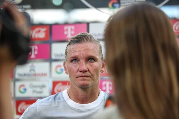 Dejected Alexandra Popp VfL Wolfsburg, 11 at the post-match interview, GER, FC Bayern Muenchen vs VfL Wolfsburg, Google Pixel Womens Supercup, Final, 2025 2026, 30 08 2025, DFL REGULATES PROHIBIT ANY USE OF PHOTOGRAPHS AS IMAGE SEQUENCES AND OR QUASI VIDEO, GER, FC Bayern Muenchen vs VfL Wolfsburg, Google Pixel Womens Supercup, Final, 2025 2026, 30 08 2025 Karlsruhe Copyright: xEibner-Pressefoto JanxPrihodax EP_JPA