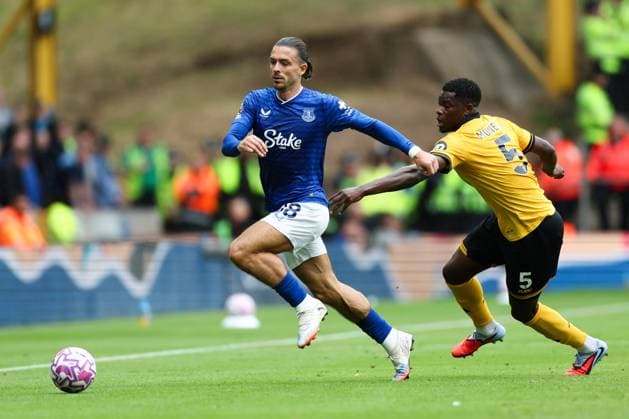 Wolverhampton, England, 30th August 2025. Jack Grealish of Everton runs with the ball whilst under pressure from Marshall Munetsi of Wolverhampton Wanderers during the Wolverhampton Wanderers vs Everton Premier League match at Molineux, Wolverhampton. Picture credit should read: Jessica Hornby Sportimage EDITORIAL USE ONLY. No use with unauthorised audio, video, data, fixture lists, club league logos or live services. Online in-match use limited to 120 images, no video emulation. No use in betting, games or single club league player publications. SPI_024_JH_WOLVES_EVERTON SPI-4096-0024