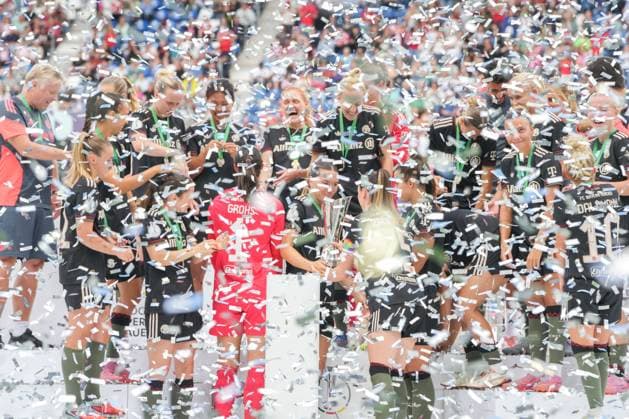 Google Pixel Womens Supercup, FC Bayern Munich vs VfL Wolfsburg, 30 08 2025 The FC Bayern Munich team with the trophy in hand Google Pixel Womens Supercup, FC Bayern Munich vs VfL Wolfsburg, BBBank Wildpark Karlsruhe, 30 08 2025 DFB DFL REGULATIONS PROHIBIT ANY USE OF PHOTOGRAPHS AS IMAGE SEQUENCES AND OR QUASI VIDEO Copyright: xBEAUTIFULxSPORTS Boscox