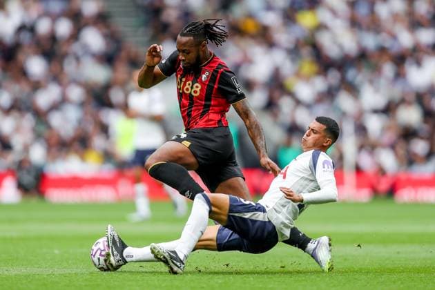 Premier League Tottenham Hotspur v Bournemouth Antoine Semenyo of AFC Bournemouth is challenged by Pedro Porro of Tottenham Hotspur during the Premier League match Tottenham Hotspur vs Bournemouth at Tottenham Hotspur Stadium, London, United Kingdom, 30th August 2025 (Photo by Izzy Poles News Images) London Tottenham Hotspur Stadium United Kingdom Copyright: xIzzyxPoles NewsxImagesx