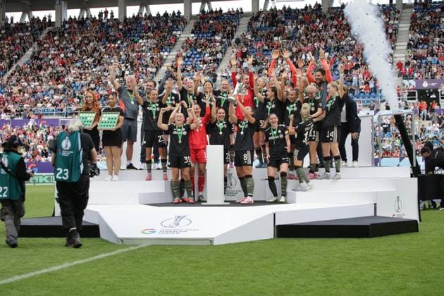 30 08 2025, xgrfx, Football DFB Supercup Women 2025, FC Bayern Munich VfL Wolfsburg v l FC Bayern Munich wins the DFB Supercup 2025 FC Bayern Munich DFL DFB REGULATIONS PROHIBIT ANY USE OF PHOTOGRAPHS as IMAGE SEQUENCES and or QUASI VIDEO Karlsruhe