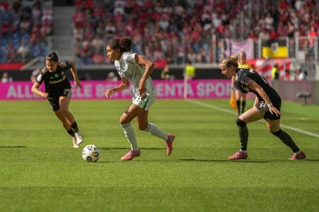 Google Pixel Womens Supercup, FC Bayern Munich vs VfL Wolfsburg, 30 08 2025 Cora Zicai VfL Wolfsburg, 28 Google Pixel Womens Supercup, FC Bayern Munich vs VfL Wolfsburg, BBBank Wildpark Karlsruhe, 30 08 2025 DFB DFL REGULATIONS PROHIBIT ANY USE OF PHOTOGRAPHS AS IMAGE SEQUENCES AND OR QUASI VIDEO Copyright: xBEAUTIFULxSPORTS Boscox