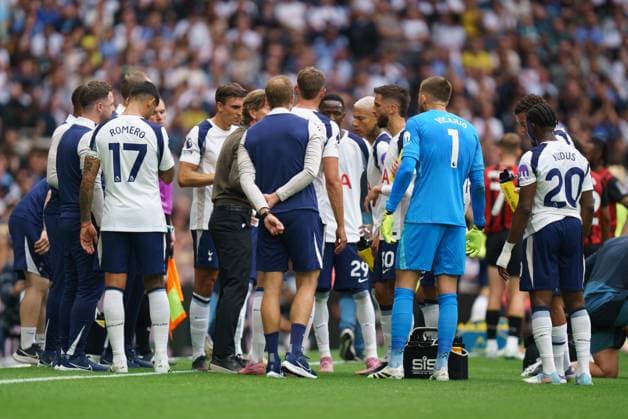 Tottenham Hotspur FC v Bournemouth FC, English Premier League Thomas Frank, Manager of Tottenham Hotspur speaking to his players in a break in play during the Tottenham Hotspur FC v Bournemouth FC English Premier League match at the Tottenham Hotspur Stadium, London, England, United Kingdom on 30 August 2025 Credit: Dylan Hepworth Every Second Media Editorial use only. All images are copyright Every Second Media Limited. No images may be reproduced without prior permission. All rights reserved. Premier League and Football League images are subject to licensing agreements with Football DataCo Limited. see https: www.football-dataco.com Copyright: xIMAGO EveryxSecondxMediax ESM-1569-0052 DylanxHepworthx xEveryxSecondxMediax