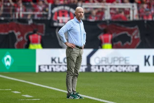 Erik ten Hag Trainer, Bayer 04 Leverkusen , THE DFL REGULATIONS PROHIBIT ANY USE OF PHOTOGRAPHS AS IMAGE SEQUENCES AND OR QUASI VIDEO DFL REGULATIONS PROHIBIT ANY USE OF PHOTOGRAPHS AS IMAGE SEQUENCES AND OR QUASI VIDEO , 30 08 2025, Bremen Germany , Football, Bundesliga, SV Werder Bremen Bayer 04 Leverkusen xobx