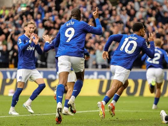 Iliman Ndiaye (10 Everton) celebrates scoring the second Everton goal during the Premier League football match between Wolverhampton Wanderers and Everton at Molineux stadium in Wolverhampton, England Copyright: xNataliexMincher SPPx Sportspressphoto_SPR18241