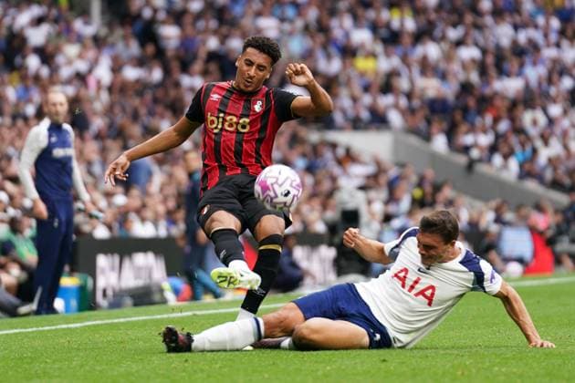 Tottenham Hotspur FC v Bournemouth FC, English Premier League James Hill of Bournemouth and Micky van de Ven of Tottenham Hotspur battling for the ball during the Tottenham Hotspur FC v Bournemouth FC English Premier League match at the Tottenham Hotspur Stadium, London, England, United Kingdom on 30 August 2025 Credit: Dylan Hepworth Every Second Media Editorial use only. All images are copyright Every Second Media Limited. No images may be reproduced without prior permission. All rights reserved. Premier League and Football League images are subject to licensing agreements with Football DataCo Limited. see https: www.football-dataco.com Copyright: xIMAGO EveryxSecondxMediax ESM-1569-0062 DylanxHepworthx xEveryxSecondxMediax