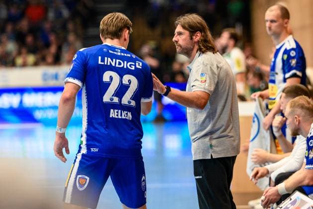 Felix, Aellen Rueckraum Mitte, ThSV Eisenach, 22 , Sebastian, Hinze Trainer, ThSV Eisenach GER, Thuringia, ThSV Eisenach vs SC DHfK Leipzig, East derby, Derby, Season contract, Season start, 1 Daikin Handballbundesliga, Handball, 1 Matchday, Season 2025 2026, 16 00 hrs, 30 08 2025 GER, Thuringia, ThSV Eisenach vs SC DHfK Leipzig, Eastern derby, derby, season opener, start of season, 1 Daikin Handball Bundesliga, handball, 1 matchday, season 2025 2026, 16 00 hrs, 30 08 2025 Eisenach Copyright: xEibner-Pressefoto MartinxHerbstx EP_MHT