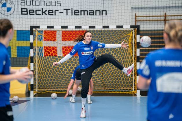 HSG Blomberg Lippe GER vs Buxtehuder SV GER , Handball, 1 Handball Bundesliga Frauen, 1 Spieltag, 30 08 2025, Blomberg Nicole Roth HSG Blomberg Lippe, 61 beim Aufwaermen Blomberg Sporthalle an der Ulmenallee Germany