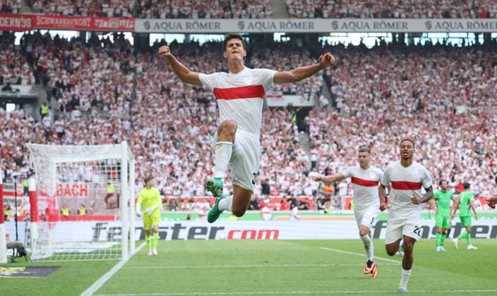 Stuttgart , Bundesliga Soccer VfB Stuttgart vs Borussia Mönchengladbach , Chema Andres vfB cheers after his goal to 1 0 According to the regulations of the DFL German Soccer League, it is prohibited to use or have used photographs taken in the stadium and or of the match in the form of sequential images and or video-like photo series