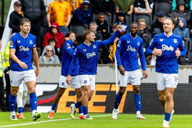 Wolverhampton Wanderers v Everton Premier League 30 08 2025. GOAL scores 3-1 Everton midfielder Kiernan Dewsbury-Hall (22) scores and celebrates during the Premier League match between Wolverhampton Wanderers and Everton at Molineux, Wolverhampton, England on 30 August 2025. Wolverhampton Molineux West Midlands England Editorial use only DataCo restrictions apply See www.football-dataco.com , Copyright: xManjitxNarotrax PSI-22723-0010