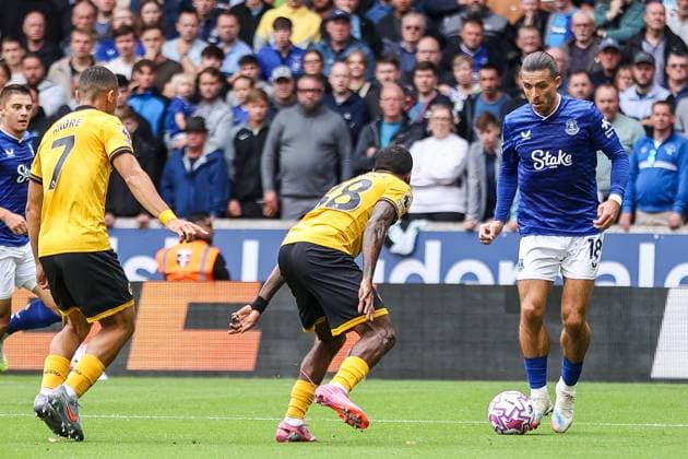 Wolverhampton Wanderers v Everton - Premier League Everton s Jack Grealish is in attacking action with the ball as Wolverhampton Wanderers Jackson Tchatchoua positions to intercept during the Premier League match between Wolverhampton Wanderers and Everton at Molineux in Wolverhampton, England, on August 30, 2025. Wolverhampton West Midlands United Kingdom  Copyright: xMIxNewsx originalFilename:fletcher-wolverha250830_np33K.jpg