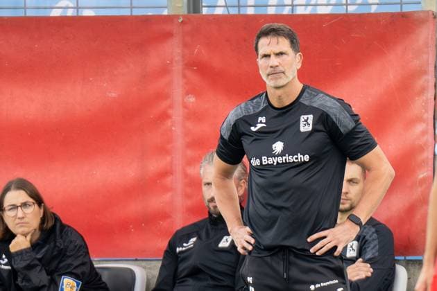 Head coach Patrick Gloeckner TSV 1860 Muenchen with a critical look, the Hanede put in the hoof, TSV 1860 Muenchen vs VfB Stuttgart II, 3 Liga, 4 Spieltag, 30 08 2025 DFB regulations prohibit any use of photographs as image sequences and or quasi video Muenchen Bayern Germany Copyright: xkolbert-press UlrichxGamelx