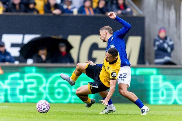 Wolverhampton Wanderers v Everton Premier League 30 08 2025. Wolverhampton Wanderers midfielder Andre (7) battles for possession with Everton midfielder Kiernan Dewsbury-Hall (22) during the Premier League match between Wolverhampton Wanderers and Everton at Molineux, Wolverhampton, England on 30 August 2025. Wolverhampton Molineux West Midlands England Editorial use only DataCo restrictions apply See www.football-dataco.com , Copyright: xManjitxNarotrax PSI-22723-0013