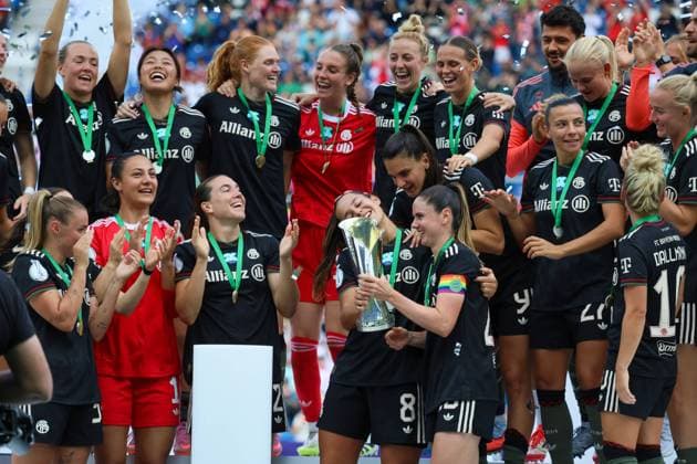 Karlsruhe, Germany 30 August 2025 DFB Supercup Women 2025 2026 FC Bayern Munich vs VfL Wolfsburg In the picture Lena Oberdorf FCB and Sarah Zadrazil FCB , center in the picture, hold the trophy at the award ceremony of the Google Pixel Supercup 2025 and cheer with their teammates DFB regulations prohibit any use of photographs as image sequences and or quasi video BBBank Wildpark Baden Württemberg Copyright: xFotostandx xFantinix
