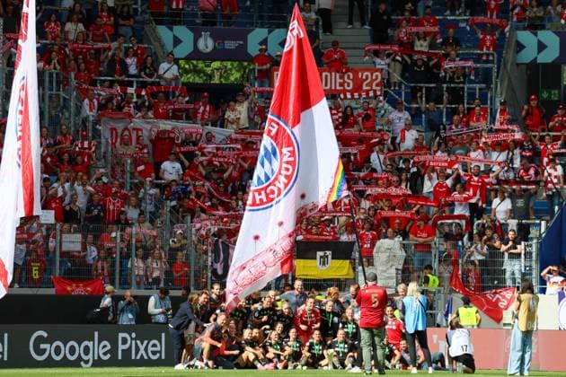 Karlsruhe, Germany 30 August 2025 DFB Supercup Women 2025 2026 FC Bayern Munich vs VfL Wolfsburg In the picture team photo of FC Bayern Women after the victory against VfL Wolfsburg at the Google Pixel Supercup in Karlsruhe with the fan curve of FC Bayern in the background DFB regulations prohibit any use of photographs as image sequences and or quasi video BBBank Wildpark Baden Württemberg Copyright: xFotostandx xFantinix