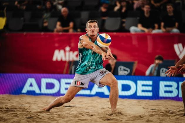 Beach Volleyball Men Beach Pro Tour Hamburg Elite 16 30 08 2025 Martins Plavins LAT takes the ball Hamburg Tennisstadion am Rothenbaum Hamburg Germany