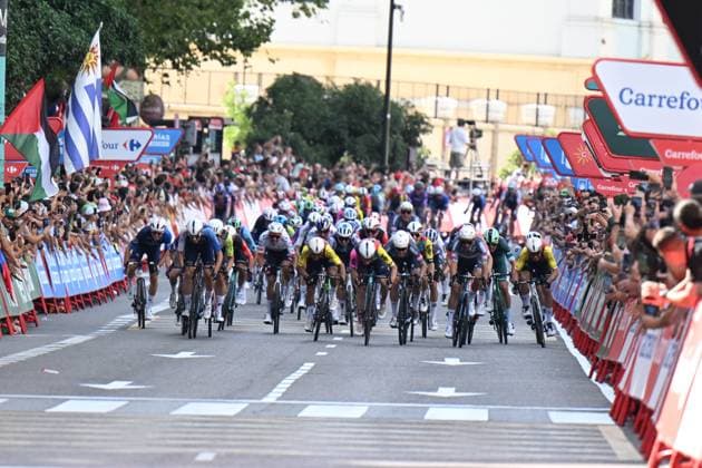30-08-2025 Vuelta A Espana; Tappa 08 Monzon Templario - Zaragoza; 2025, Alpecin - Deceuninck; 2025, Lotto; Philipsen, Jasper; Viviani, Elia; Zaragoza; 