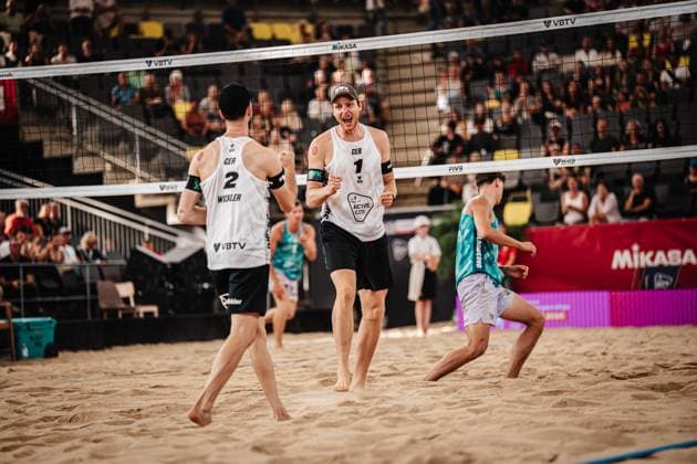 Beach Volleyball Men Beach Pro Tour Hamburg Elite 16 30 08 2025 v l Clemens Wickler GER and Nils Ehlers GER cheer Hamburg Tennisstadion am Rothenbaum Hamburg Germany