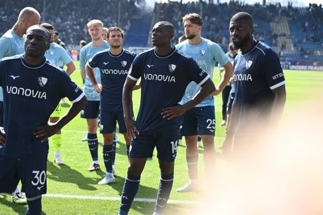 VFL Bochum enttaeuscht, enttäuscht, Enttäuschung, Enttaeuschung Fussball 2 Bundesliga, 4 Spieltag, matchday 4, VfL Bochum BO SC Preussen Muenster MS 1 2 am 30 08 2025, Vonovia Ruhrstadion Bochum Deutschland DFL regulations prohibit any use of photographs as image sequences and or quasi video Â