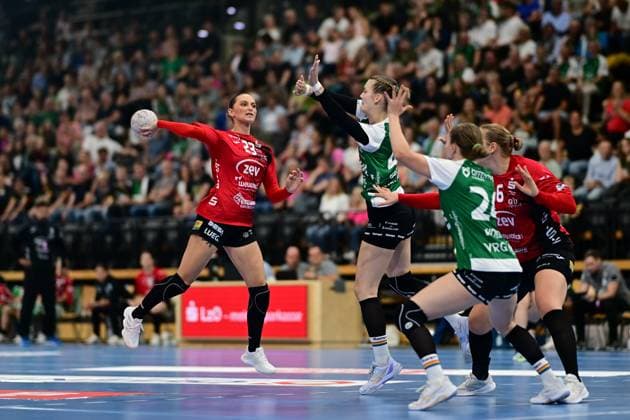 Handball I Women I Season 2025 2026 I 1 HBF I 1 Matchday I VfL Oldenburg BSV Sachsen Zwickau I 30 08 2025 Silje Brons Petersen 23, BSV Sachsen Zwickau Lisa Marie Fragge 44, VfL Oldenburg Oldenburg EWE Arena Niedersachsen Germany Copyright: xLobeca FelixxSchlikisx