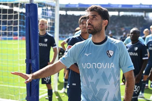 Gerrit HOLTMANN BO VFL Bochum enttaeuscht, enttäuscht, Enttäuschung, Enttaeuschung Fussball 2 Bundesliga, 4 Spieltag, matchday 4, VfL Bochum BO SC Preussen Muenster MS 1 2 am 30 08 2025, Vonovia Ruhrstadion Bochum Deutschland DFL regulations prohibit any use of photographs as image sequences and or quasi video Â