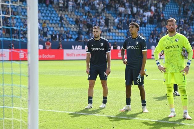 VFL Bochum enttaeuscht, enttäuscht, Enttäuschung, Enttaeuschung Matus BERO BO , Francis ONYEKA BO , Torwart Timo HORN BO Fussball 2 Bundesliga, 4 Spieltag, matchday 4, VfL Bochum BO SC Preussen Muenster MS 1 2 am 30 08 2025, Vonovia Ruhrstadion Bochum Deutschland DFL regulations prohibit any use of photographs as image sequences and or quasi video Â