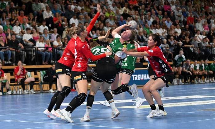 Laurentia Wolf VfL Oldenburg, 24 is stopped VfL Oldenburg vs BSV Sachsen Zwickau, Handballl, ALSCO Handball Bundesliga Frauen, 1 Spieltag, Saison 2025 2026, 30 08 2025, VfL Oldenburg vs BSV Sachsen Zwickau, Handballl, ALSCO Handball Bundesliga Frauen, 1 Spieltag, Saison 2025 2026, 30 08 2025, Oldenburg Copyright: xEibner-Pressefoto RobertxGertzenx EP_RGN