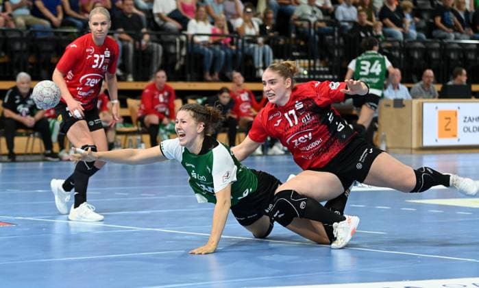 Marie Steffen VfL Oldenburg, 14 vs Charlotte Kaehr BSV Sachsen Zwickau, 17 VfL Oldenburg vs BSV Sachsen Zwickau, Handballl, ALSCO Handball Bundesliga Frauen, 1 Spieltag, Saison 2025 2026, 30 08 2025, VfL Oldenburg vs BSV Sachsen Zwickau, Handballl, ALSCO Handball Bundesliga Frauen, 1 Spieltag, Saison 2025 2026, 30 08 2025, Oldenburg Copyright: xEibner-Pressefoto RobertxGertzenx EP_RGN