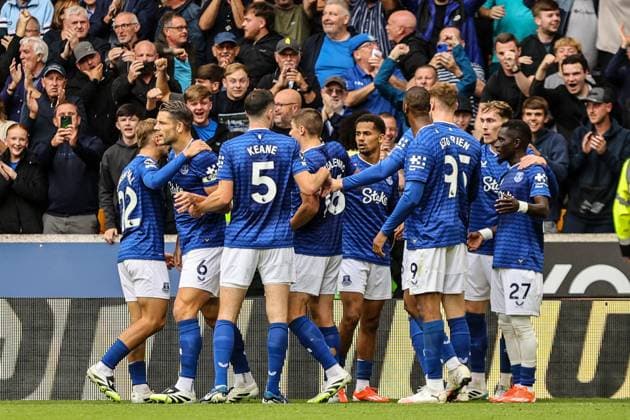 Iliman Ndiaye (10 Everton) celebrates scoring the second Everton goal during the Premier League football match between Wolverhampton Wanderers and Everton at Molineux stadium in Wolverhampton, England Copyright: xNataliexMincher SPPx Sportspressphoto_SPR18362