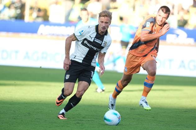 Pontus Almqvist of Parma Calcio 1913 carries the ball during the soccer match between Parma Calcio 1913 and Atalanta BC 1907, MD2 of Serie A Enilive Italian soccer championship 2025 2026 at Ennio Tardini Stadium on August 30, 2025, Parma, Italy.  Copyright: xRobertoxTommasini IPAxSportx xipa-agency.netx xx IPA_63678640 IPA_Agency_IPA63678640